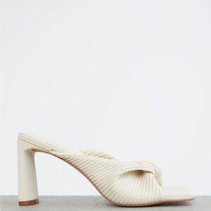 Oak + Fort Ribbed Twist Heels Cream size 9